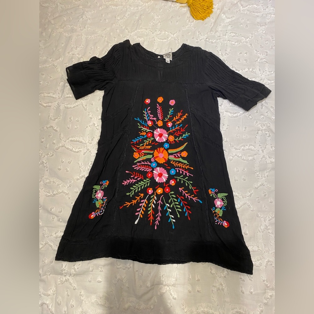 Ivy Jane embroidered dress size S